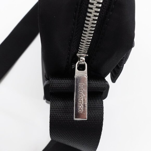 Lululemon Wunderlust Crossbody Bag 2L Black OS - Picture 12 of 16